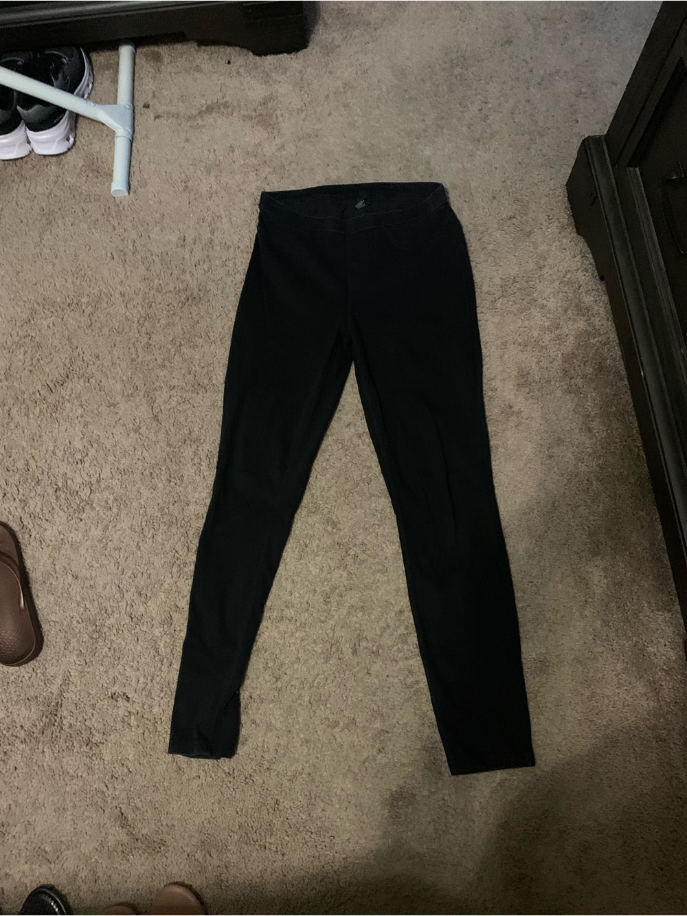 HUE Black High-Rise Leggings